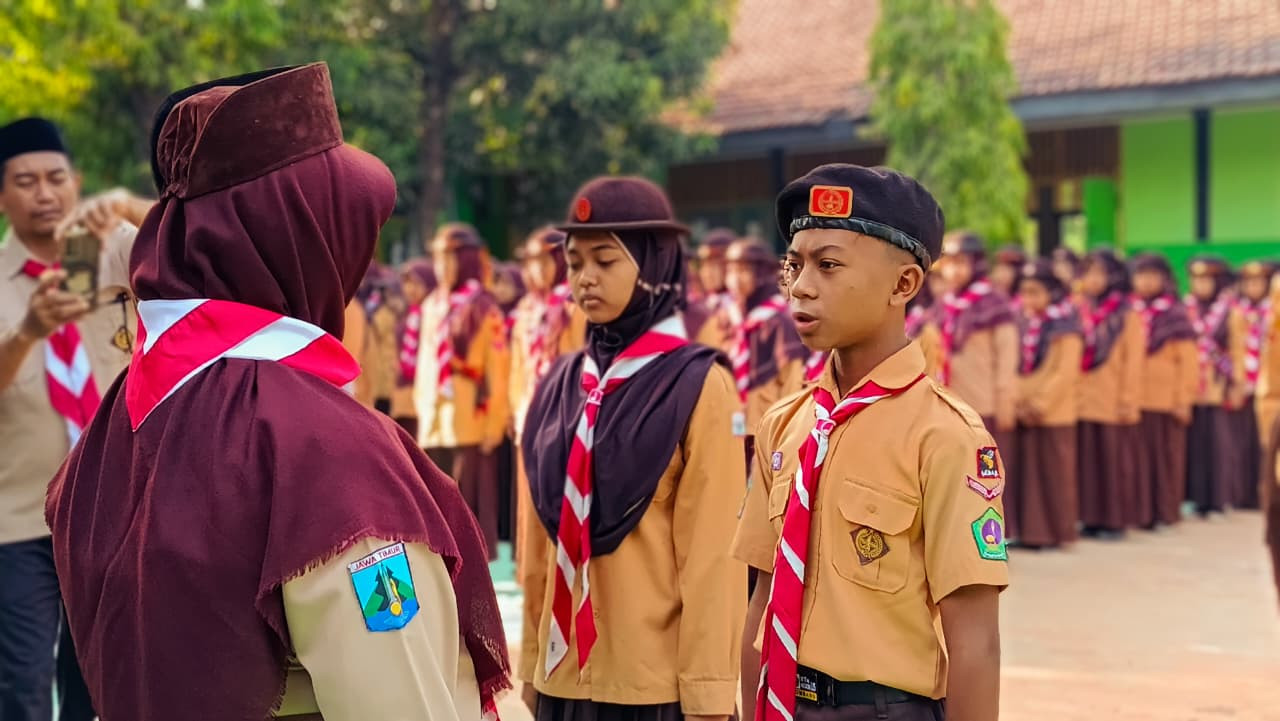 Dari Halaman Madrasah ke Lembah Giri, Dewan Galang MTsN 15 Jombang Jalani Perkemahan Satyadhara